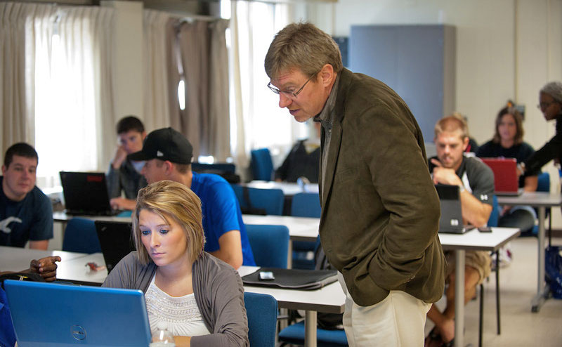 Ken Jones, senior lecturer at Indiana State University, works with a student during a business-to-business marketing class.